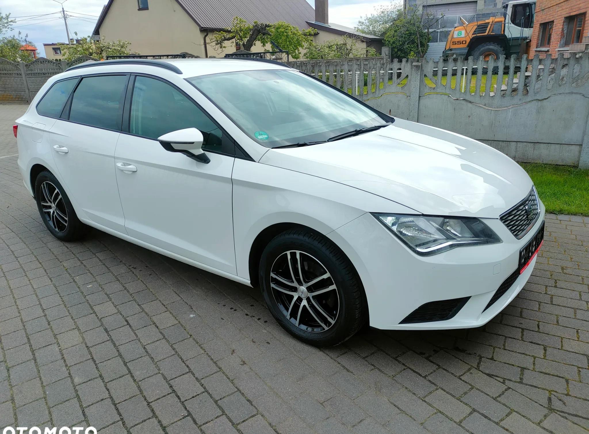 Seat Leon cena 36900 przebieg: 158000, rok produkcji 2014 z Sanok małe 352